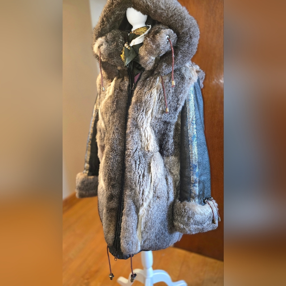Luxurious Fur Hooded Coat opsum